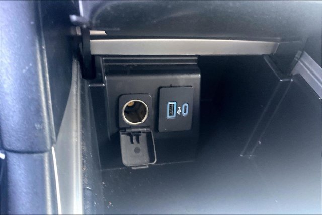 Used 2022 Ford Explorer XLT RWD image 32