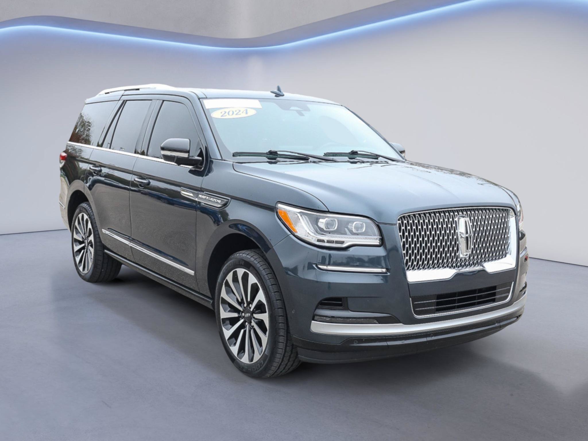 Certified 2024 Lincoln Navigator Reserve AWD/4WD image 1