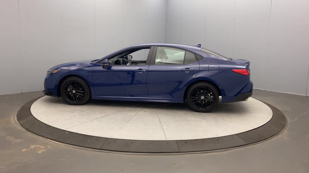 Used 2026 Toyota Camry SE FWD image 2