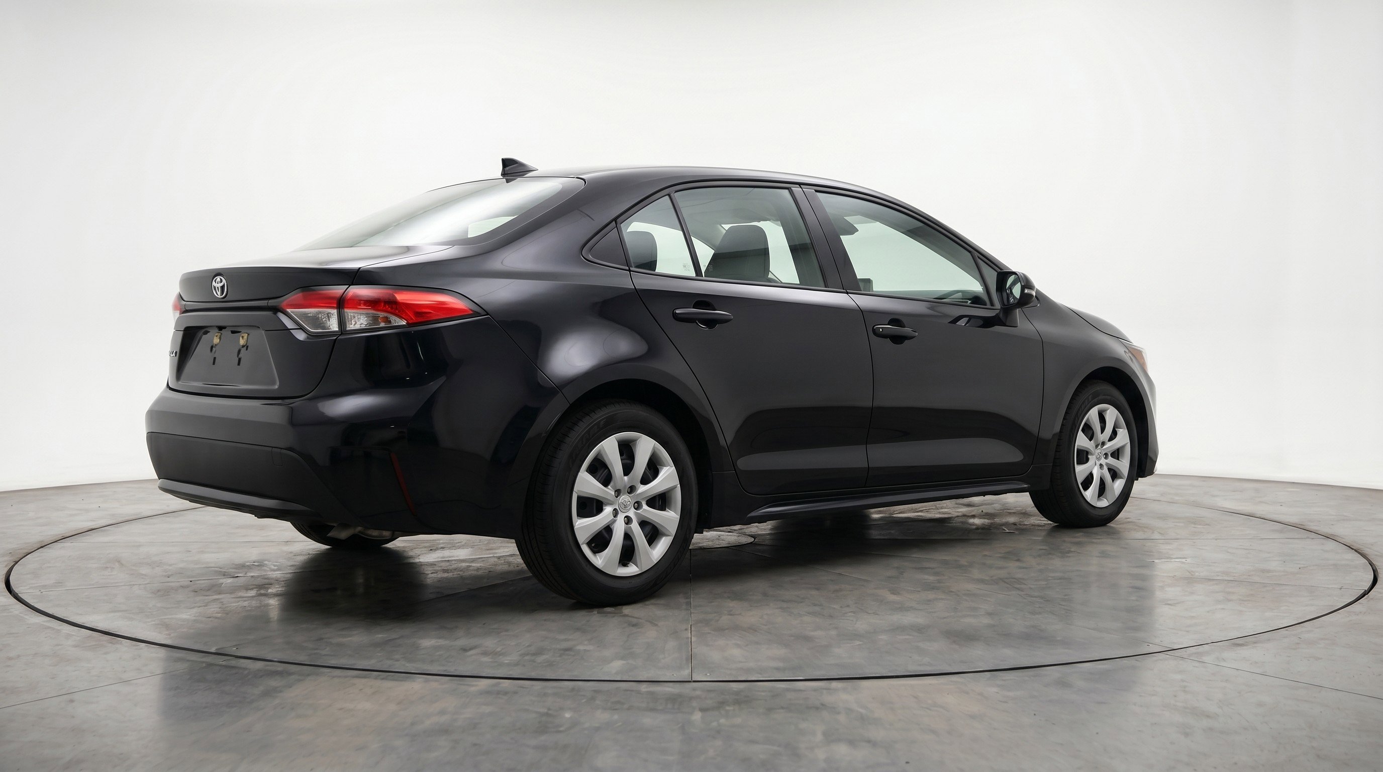 Used 2025 Toyota Corolla LE FWD image 9