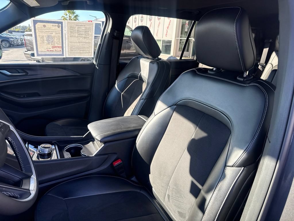 Used 2024 Jeep Grand Cherokee L Altitude RWD image 15