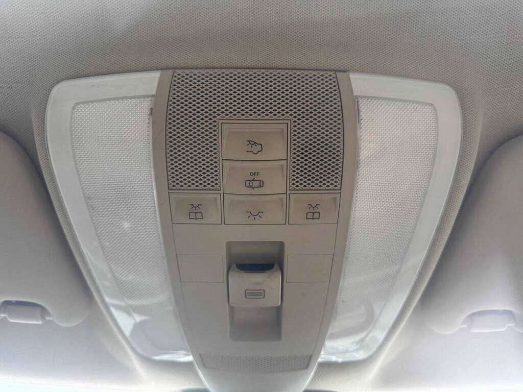 Used 2012 Mercedes-Benz C 250 Coupe image 9