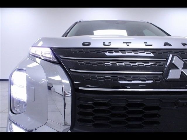 Used 2023 Mitsubishi Outlander SEL image 11