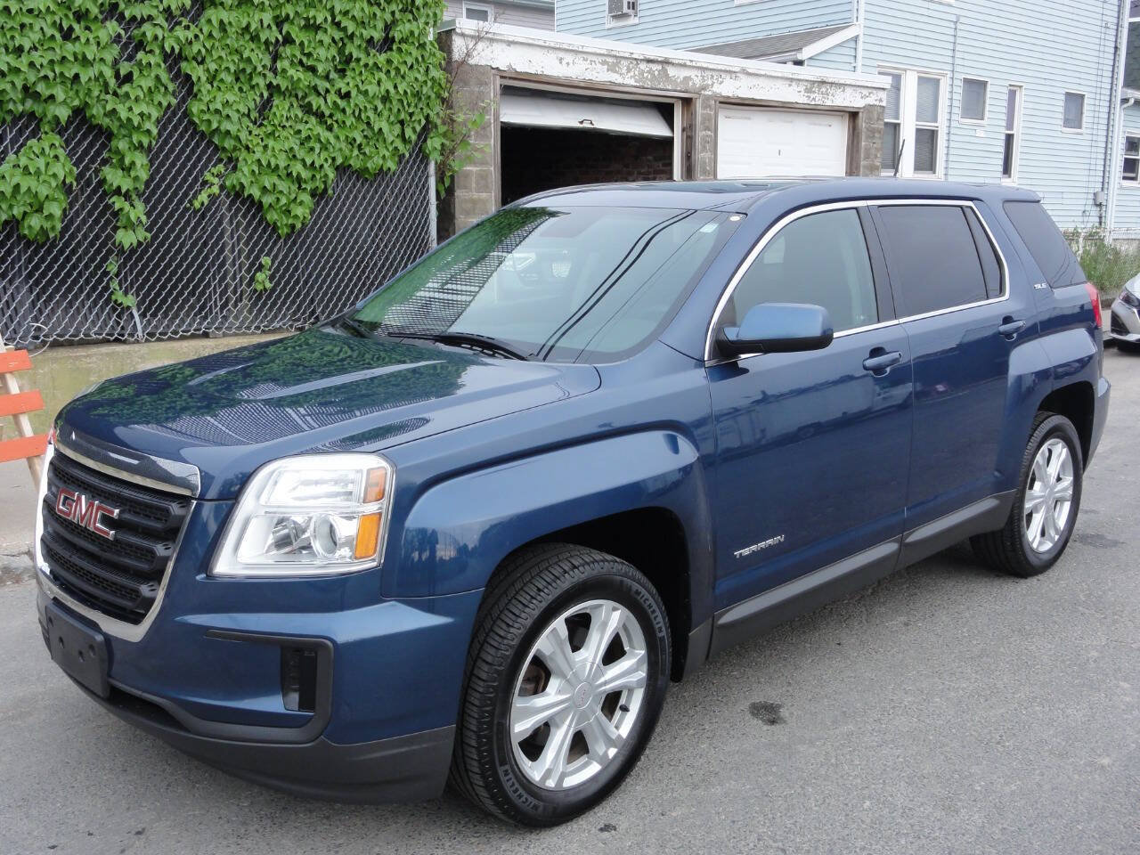 Used 2017 GMC Terrain SLE AWD/4WD image 1