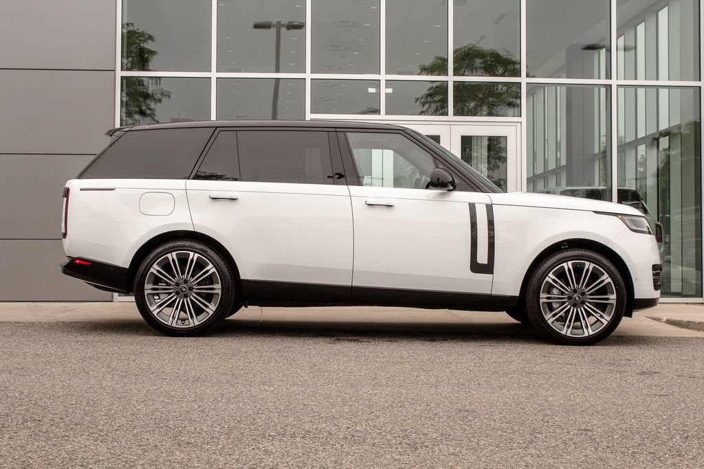 Used 2025 Land Rover Range Rover Long Wheelbase SE AWD/4WD image 4
