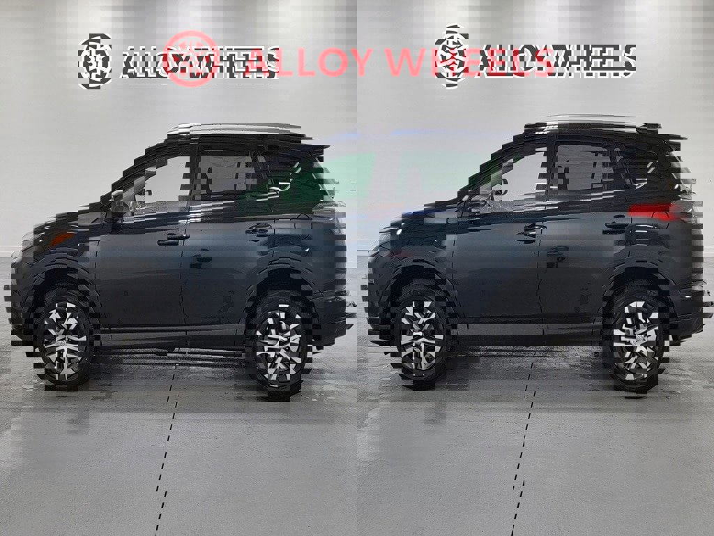 Used 2018 Toyota RAV4 LE image 6