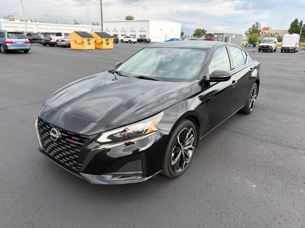 Used 2024 Nissan Altima 2.5 SR AWD/4WD image 3