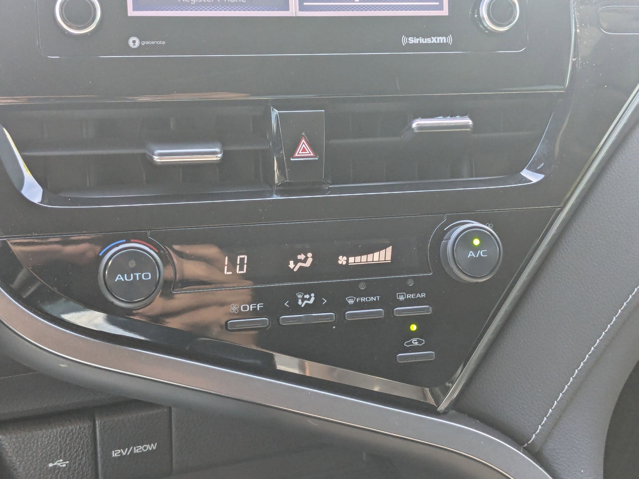 Used 2021 Toyota Camry SE image 25