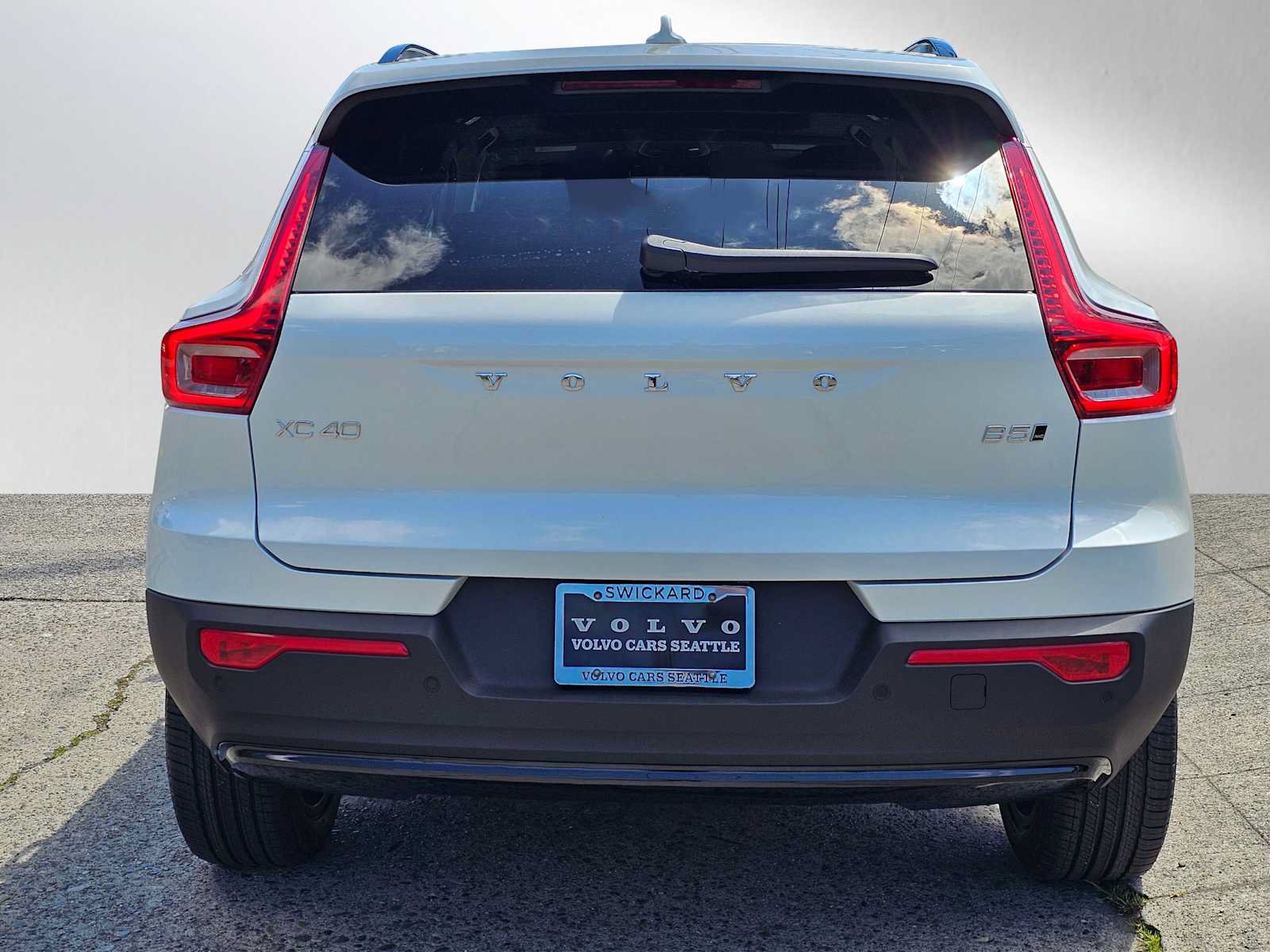 New 2026 Volvo XC40 B5 Plus w/ Climate Package AWD/4WD image 4