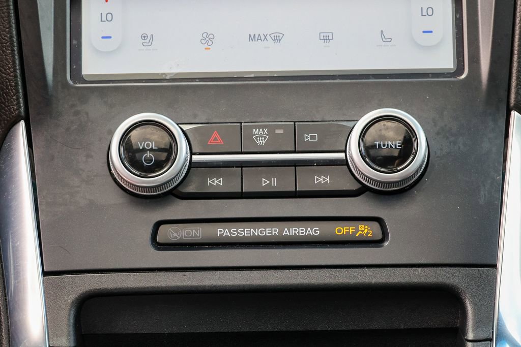 Used 2021 Ford Edge Titanium w/ Equipment Group 301A AWD/4WD image 13