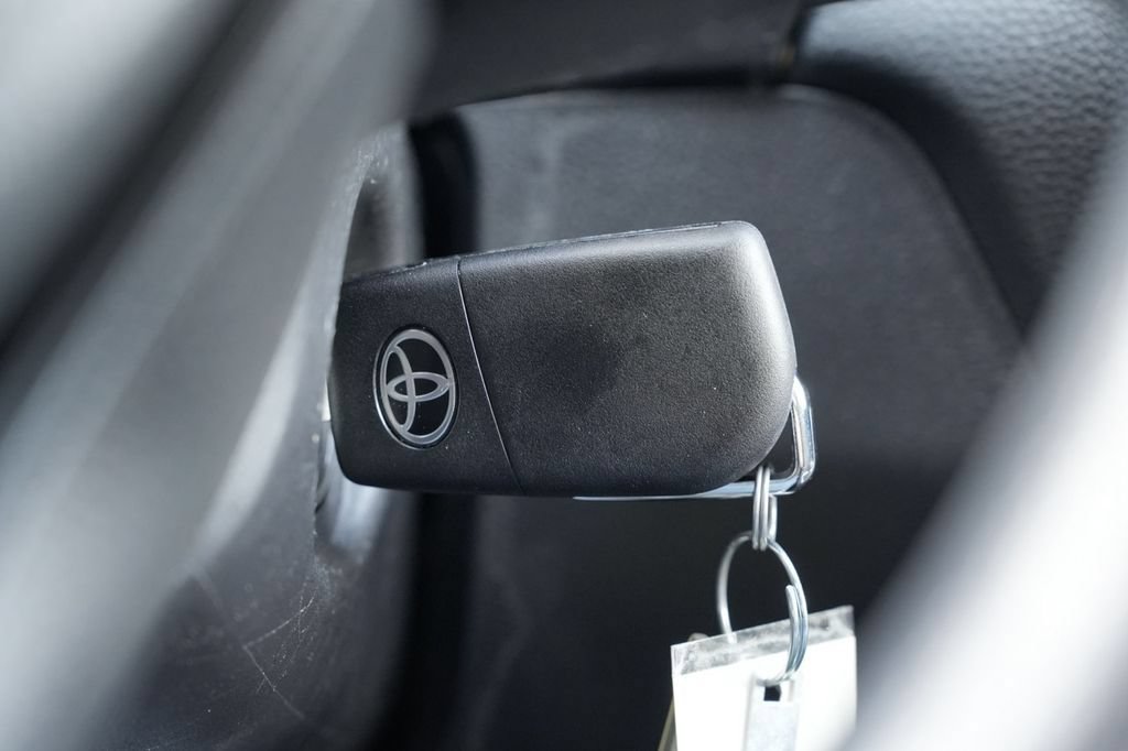 Used 2024 Toyota RAV4 LE AWD/4WD image 28