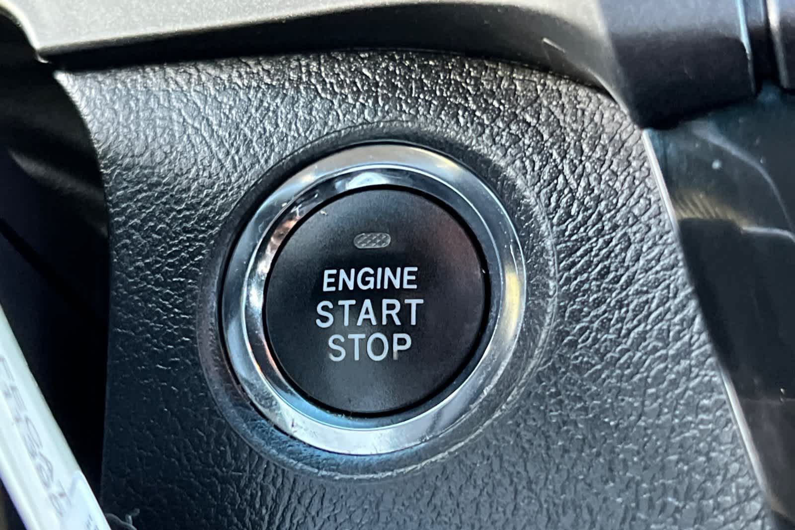 Used 2015 Toyota Sienna SE w/ SE Preferred Package FWD image 26
