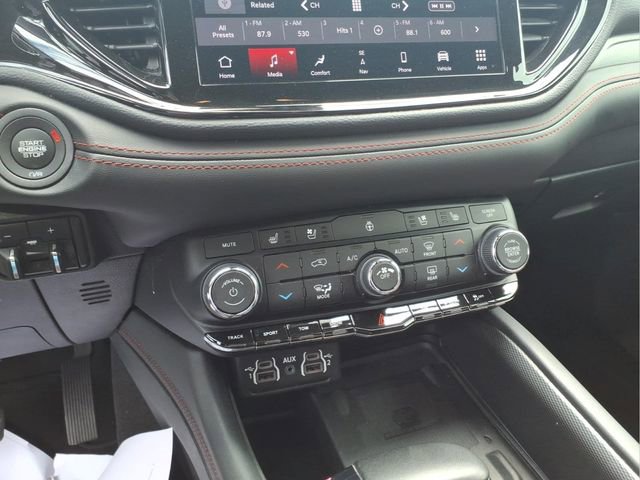 Used 2024 Dodge Durango R/T w/ Tow 'N Go Package AWD/4WD image 19