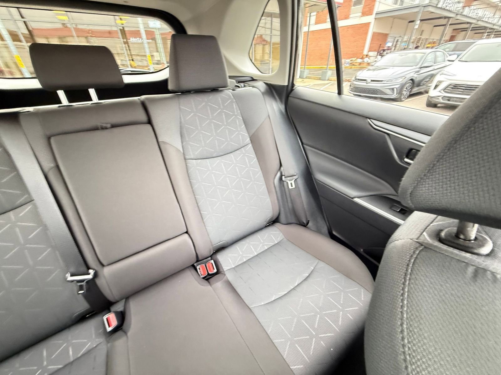 Used 2025 Toyota RAV4 XLE image 38