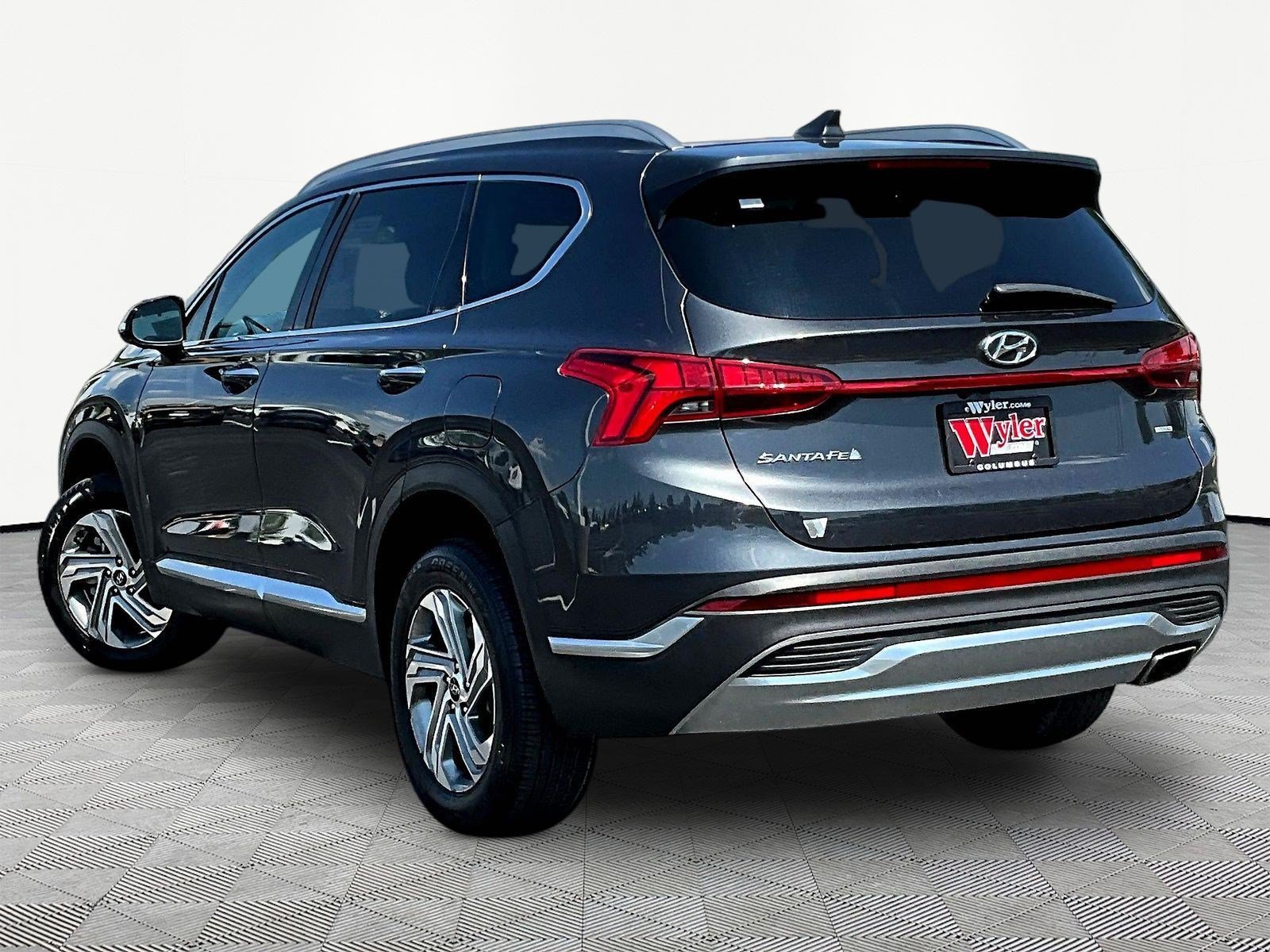 Used 2022 Hyundai Santa Fe SEL w/ Convenience + Premium Package AWD/4WD image 4