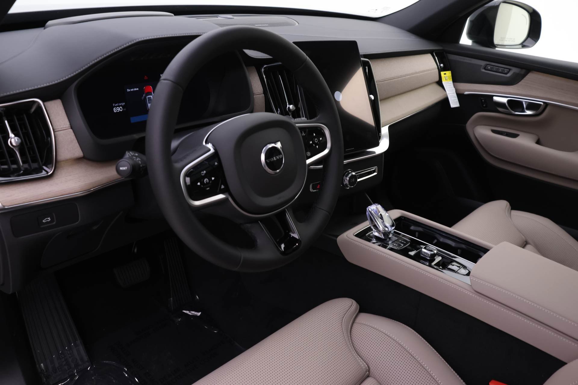 New 2026 Volvo XC90 B6 Ultra w/ Protection Package Premier image 6