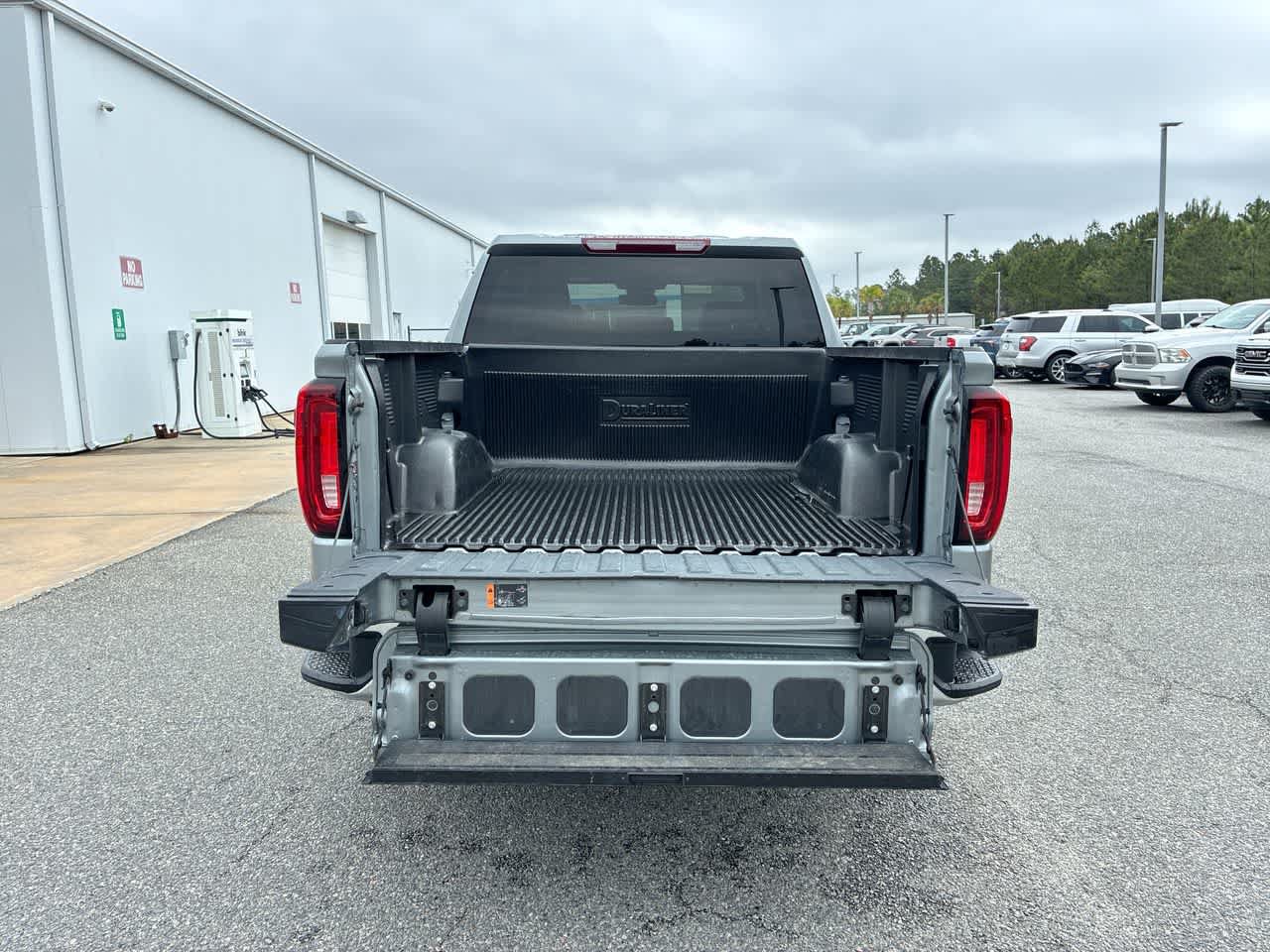 Used 2025 GMC Sierra 1500 SLT AWD/4WD image 25