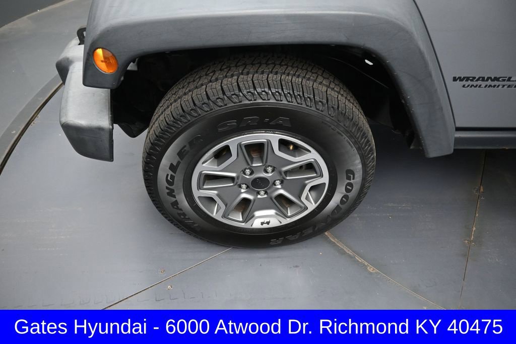 Used 2015 Jeep Wrangler Unlimited Rubicon w/ Max Tow Package AWD/4WD image 26