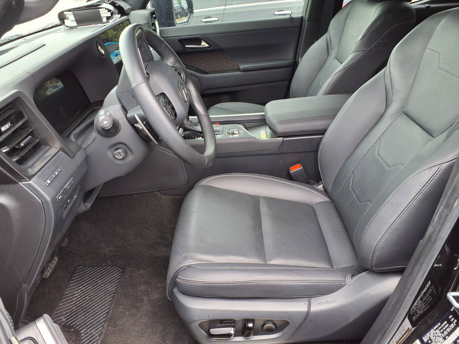 Used 2024 Lexus GX 550 w/ Accessory Package (2T) AWD/4WD image 10