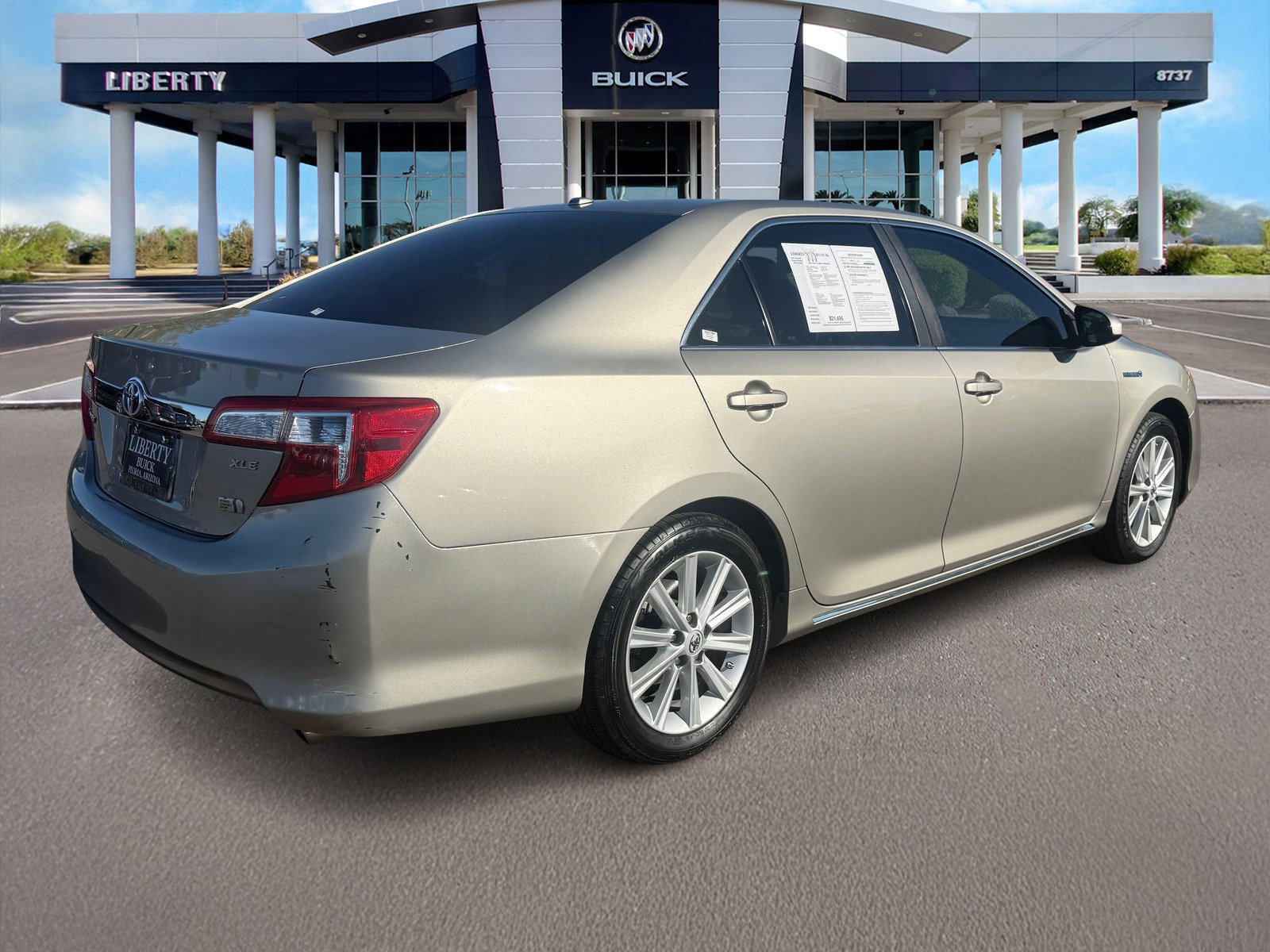 Used 2013 Toyota Camry XLE w/ Convenience Pkg image 3