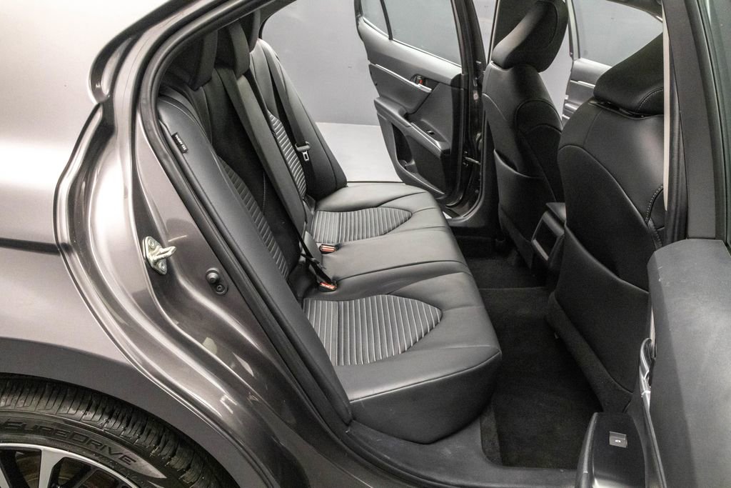 Used 2020 Toyota Camry SE w/ Moonroof Package image 26