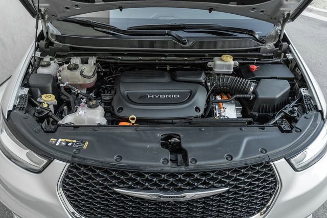 Used 2022 Chrysler Pacifica Touring-L image 16