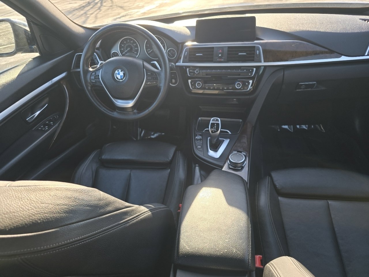 Used 2017 BMW 330i Gran Turismo xDrive image 25