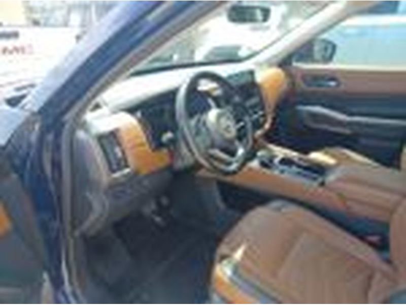 Used 2023 Nissan Pathfinder Platinum w/ Black Appearance Package FWD image 5