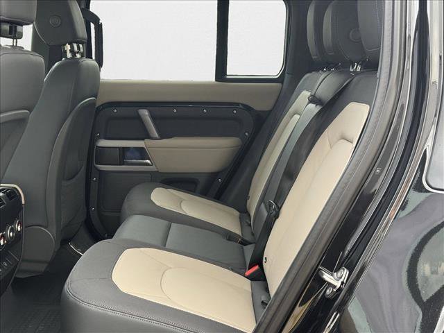 New 2024 Land Rover Defender 110 X-Dynamic SE image 16