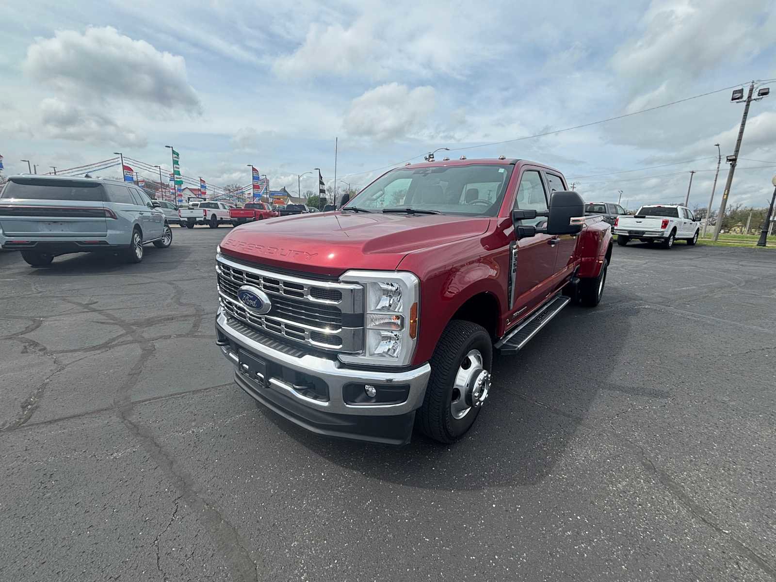 Used 2025 Ford F350 XLT image 1