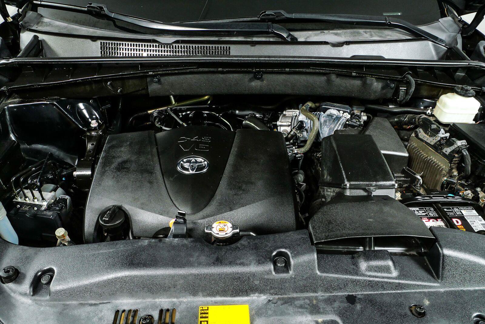 Used 2019 Toyota Highlander XLE AWD/4WD image 37