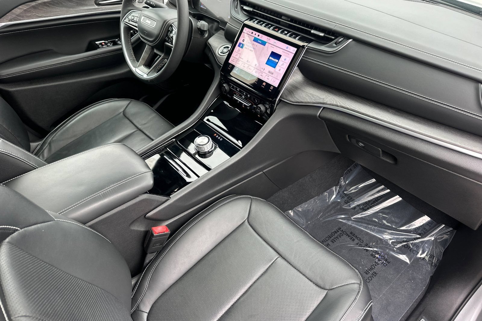 Used 2023 Jeep Grand Cherokee L Overland RWD image 16