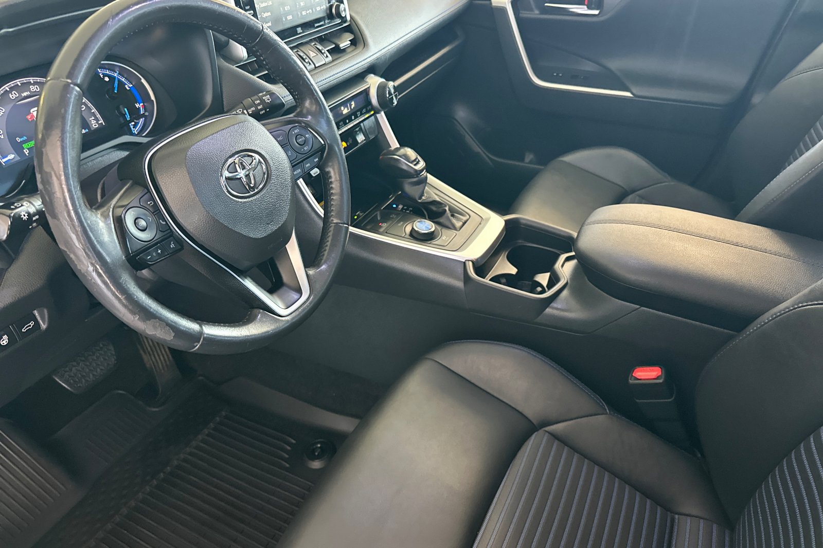 Used 2021 Toyota RAV4 XSE AWD/4WD image 7