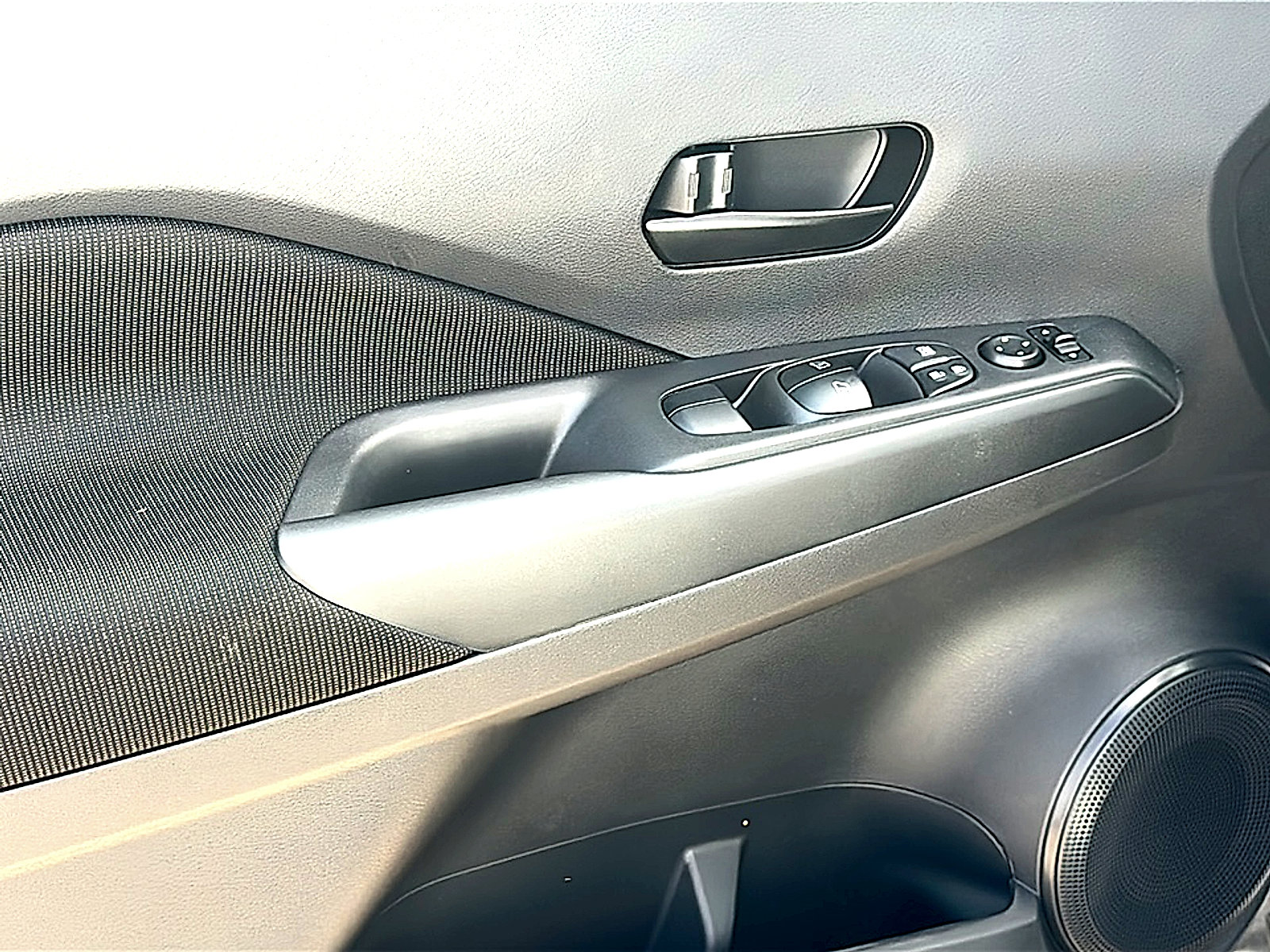 New 2025 Nissan Kicks Play S FWD image 13