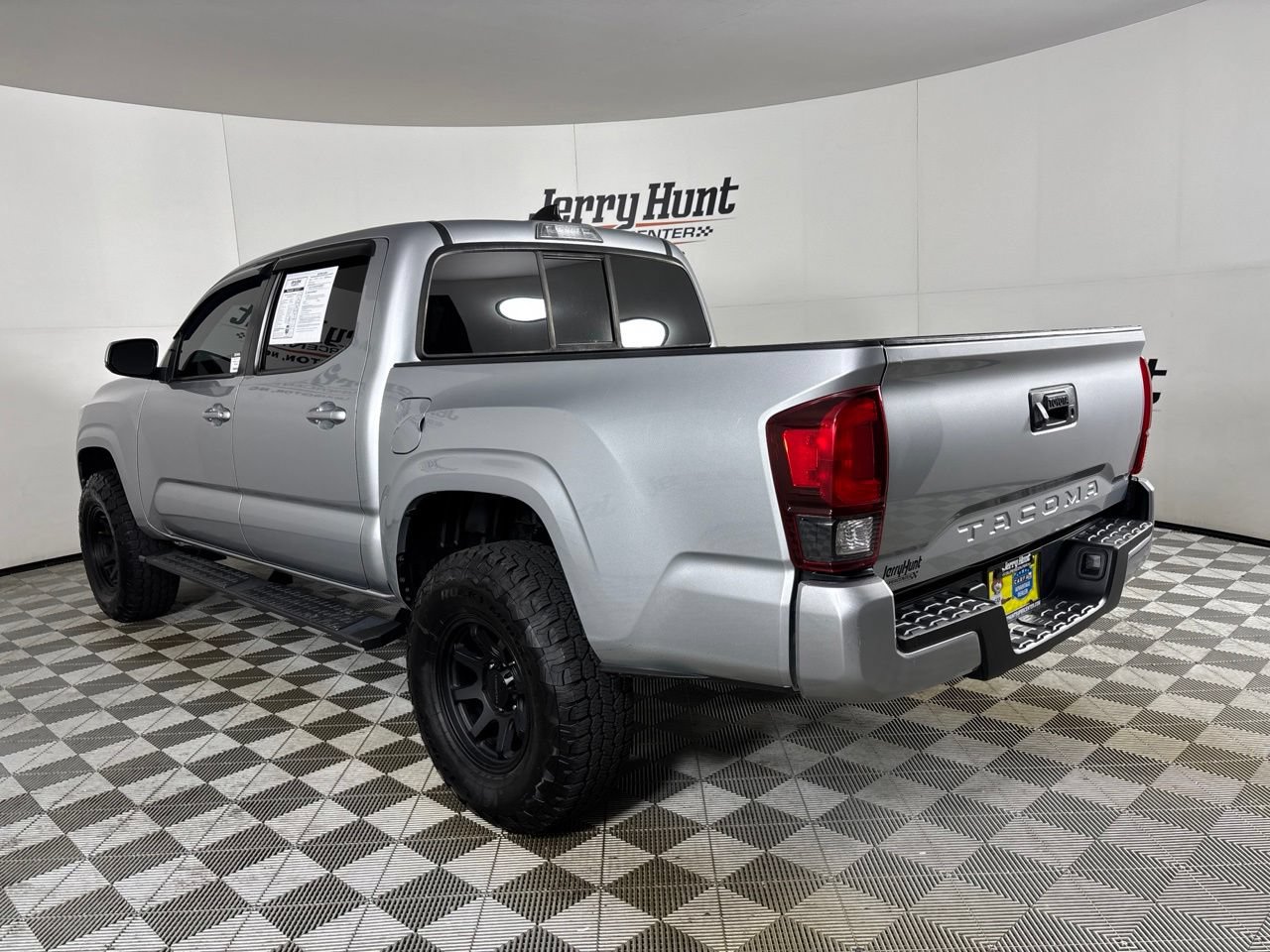 Used 2023 Toyota Tacoma SR w/ SR Convenience Package RWD image 6