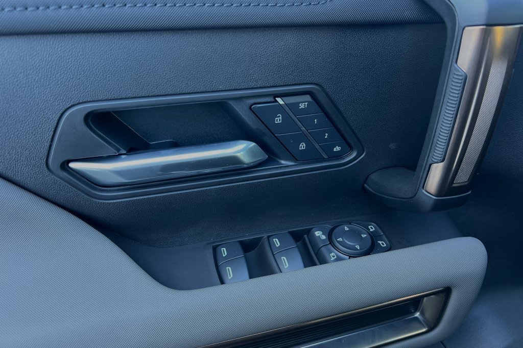 New 2025 GMC Hummer EV 2X image 8