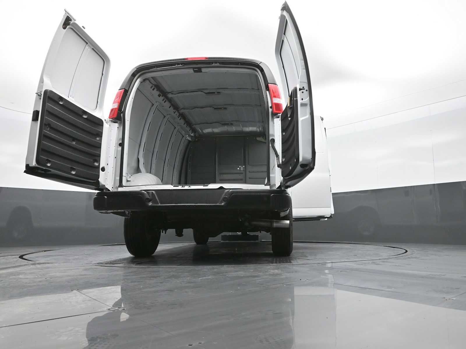 New 2025 GMC Savana 2500 w/ Driver Convenience Package image 31