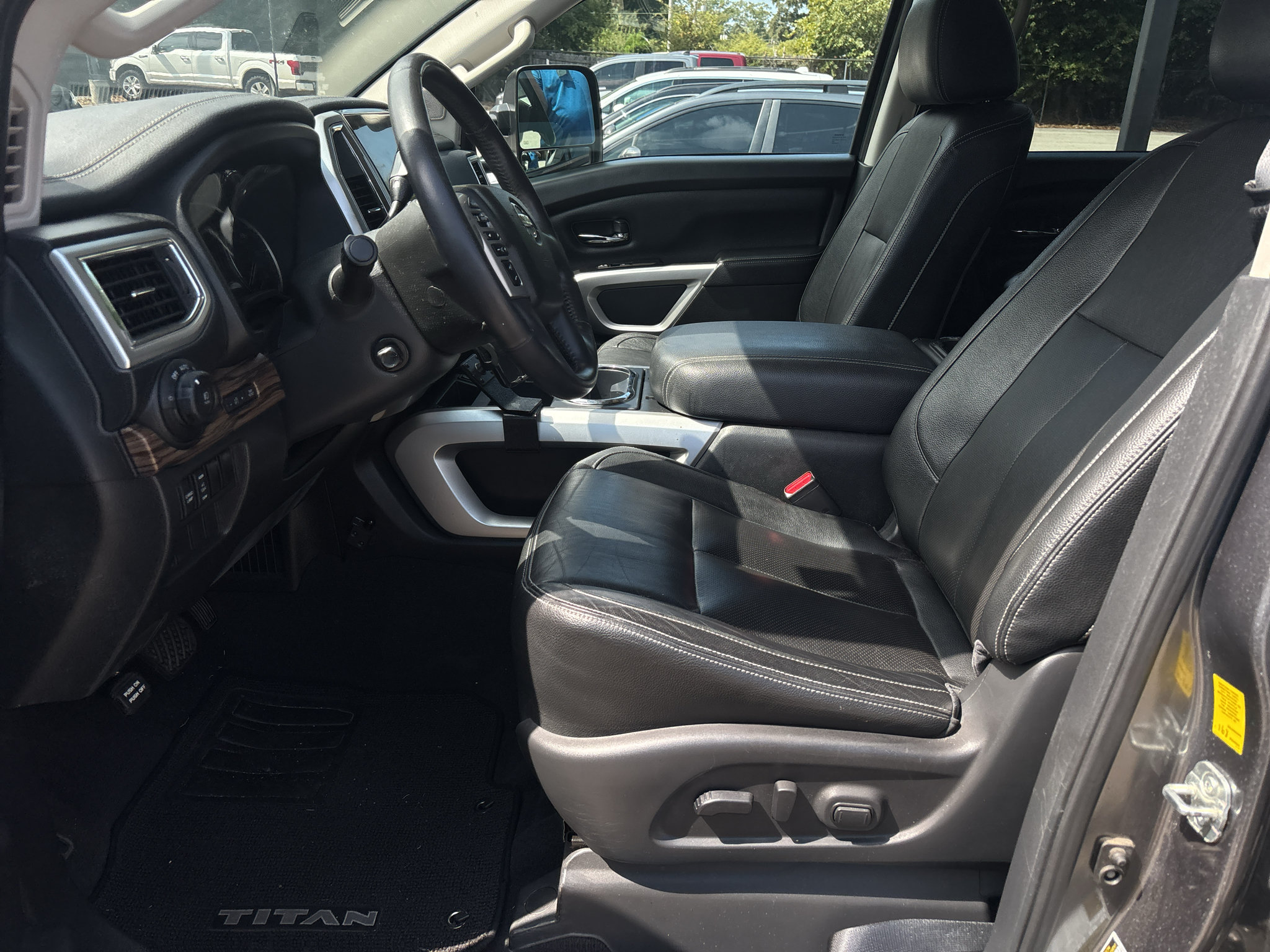 Used 2021 Nissan Titan SL w/ Moonroof Package RWD image 11