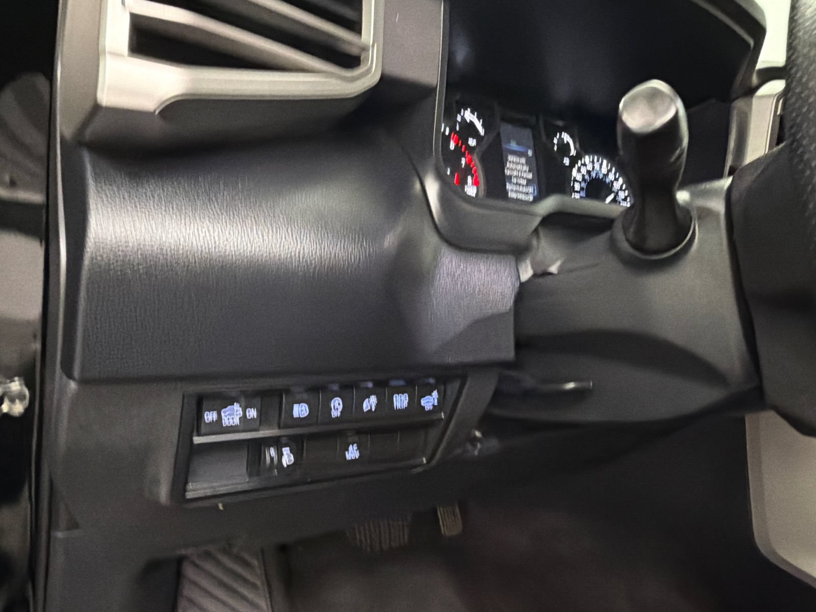Used 2022 Toyota Tundra SR5 w/ SR5 Premium Package AWD/4WD image 32