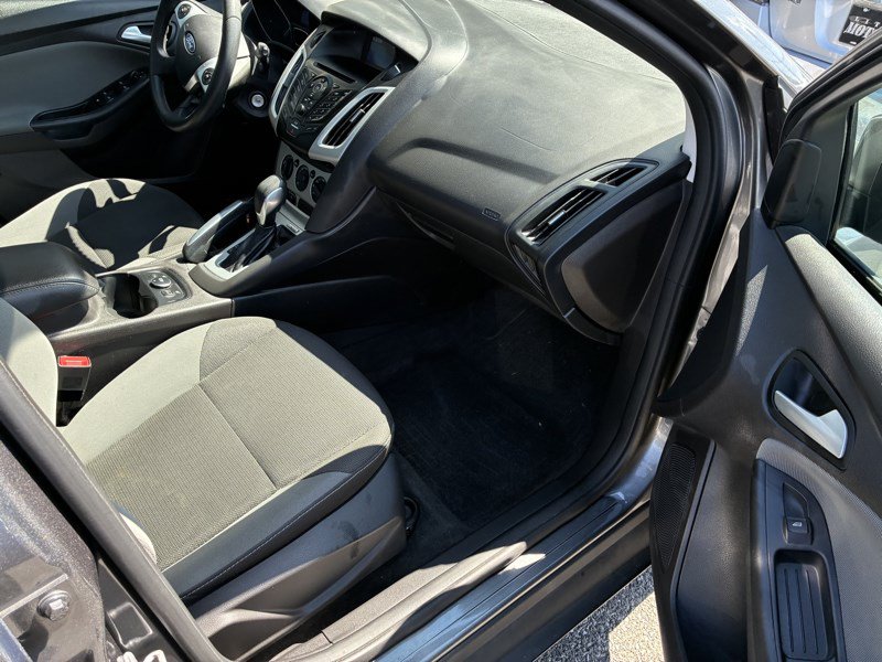 Used 2013 Ford Focus SE w/ SE Winter Pkg FWD image 17