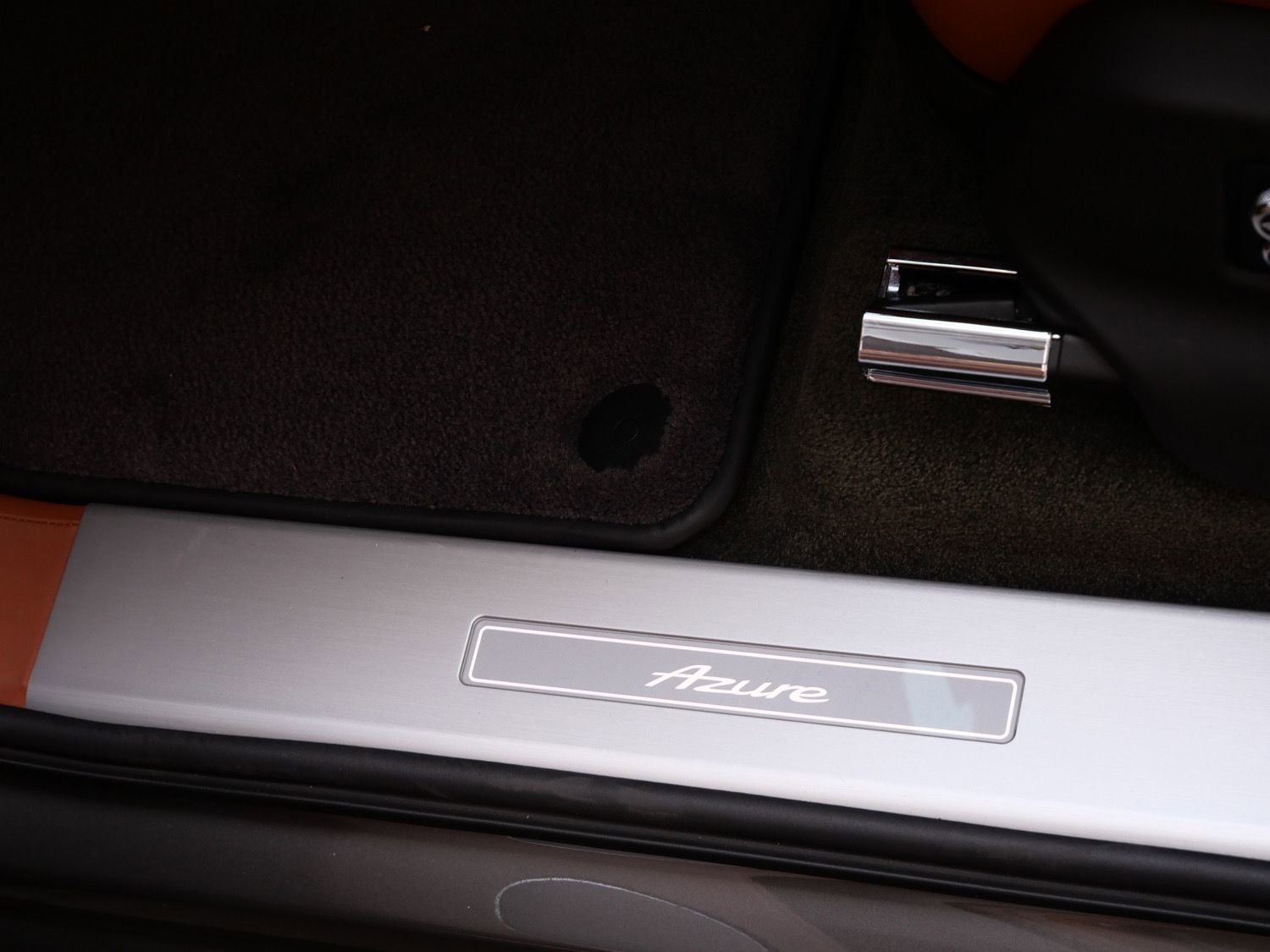 Used 2023 Bentley Bentayga Extended Wheelbase image 16