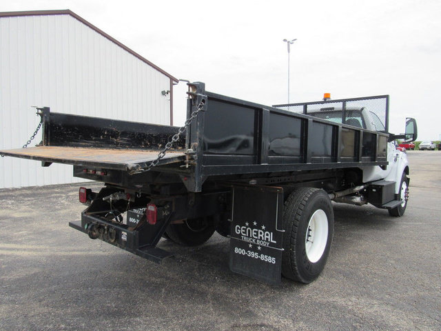 Used 2022 Ford F750 2WD Regular Cab Super Duty image 3