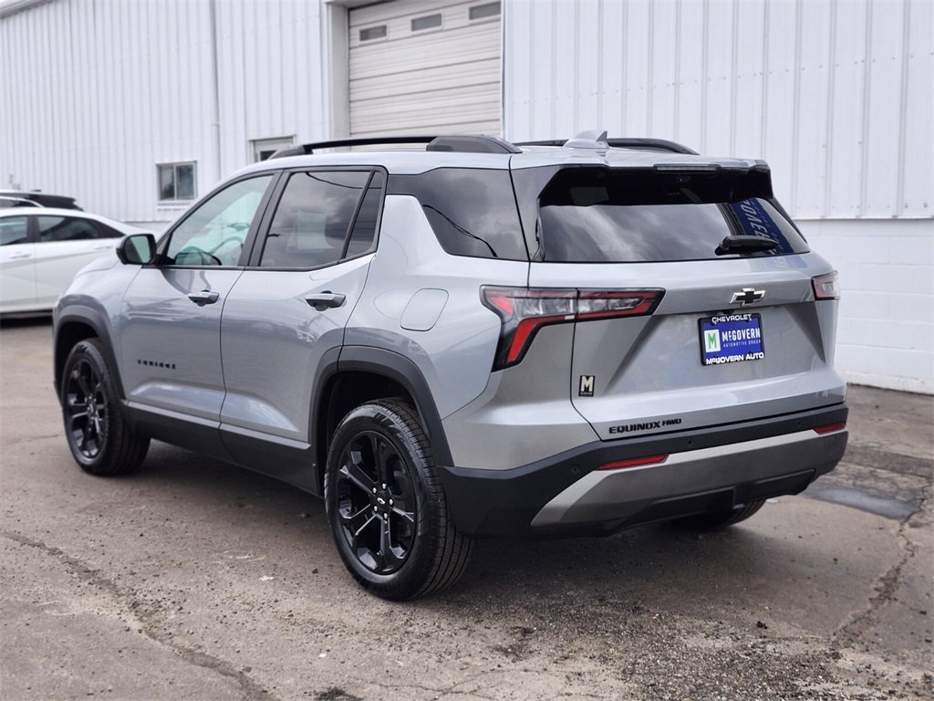 Used 2025 Chevrolet Equinox LT w/ Convenience Package II image 3