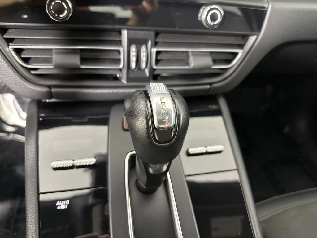 Certified 2022 Porsche Macan S AWD/4WD image 33
