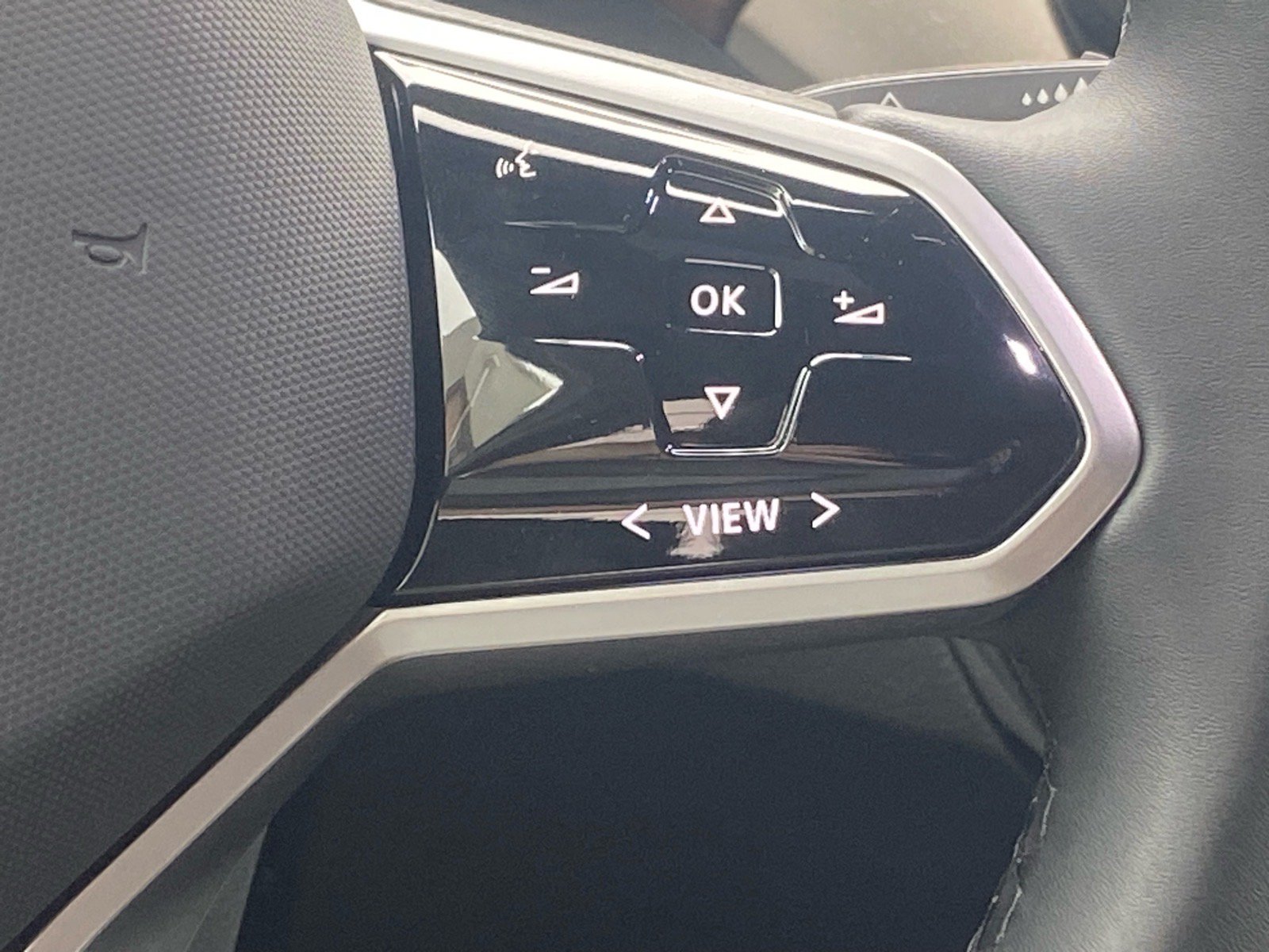 Certified 2023 Volkswagen ID.4 Pro RWD image 6