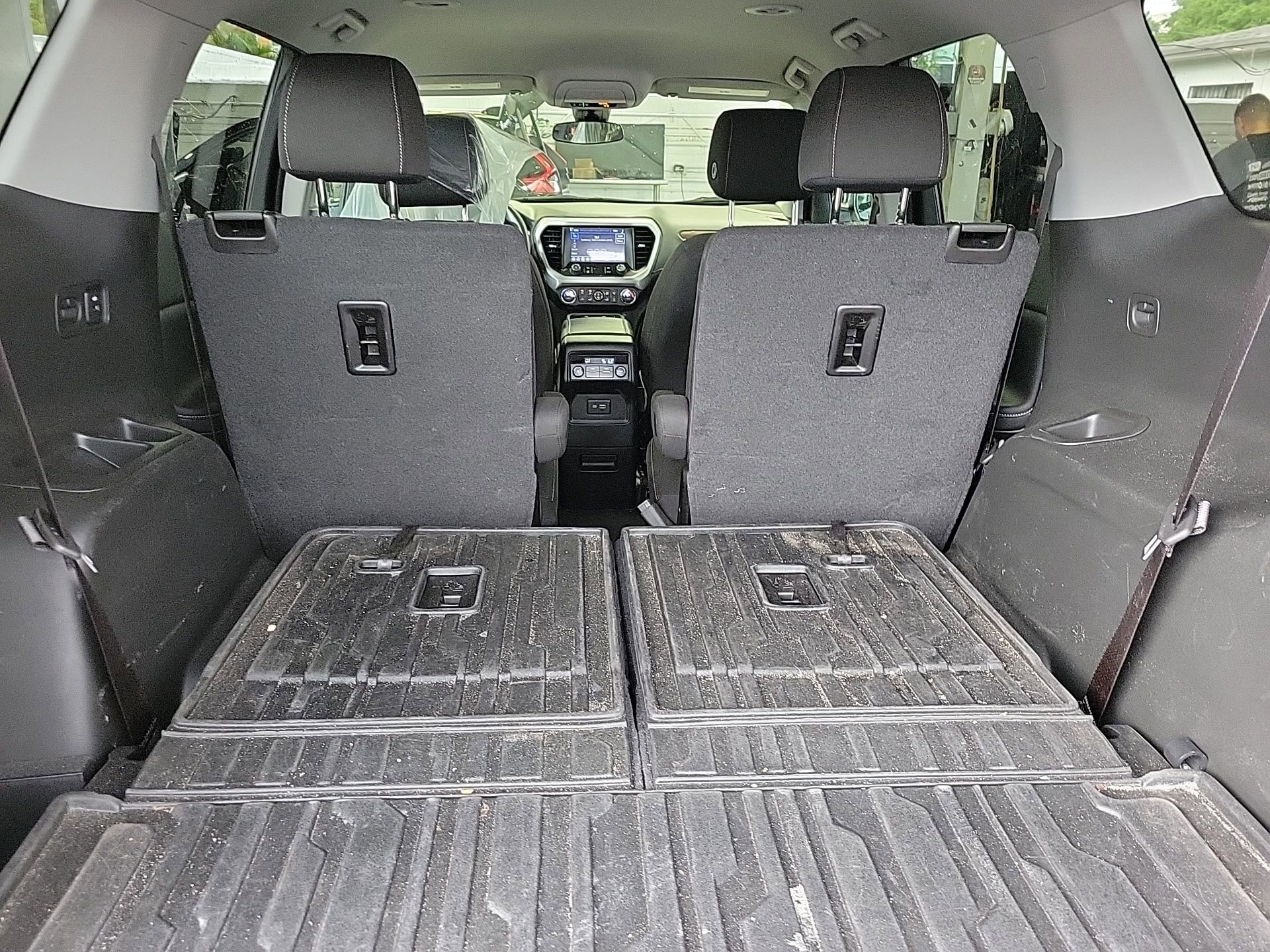 Used 2023 GMC Acadia SLE image 15