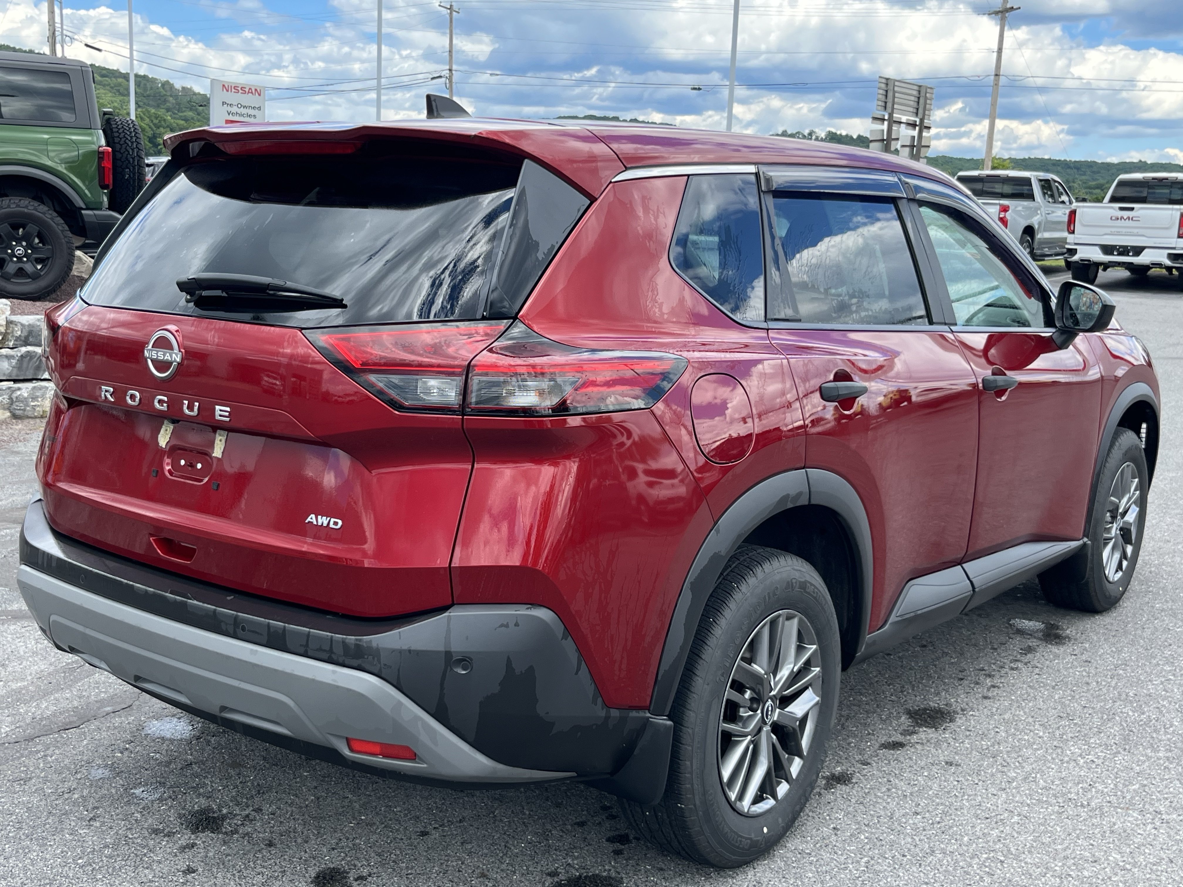 Used 2023 Nissan Rogue S AWD/4WD image 5