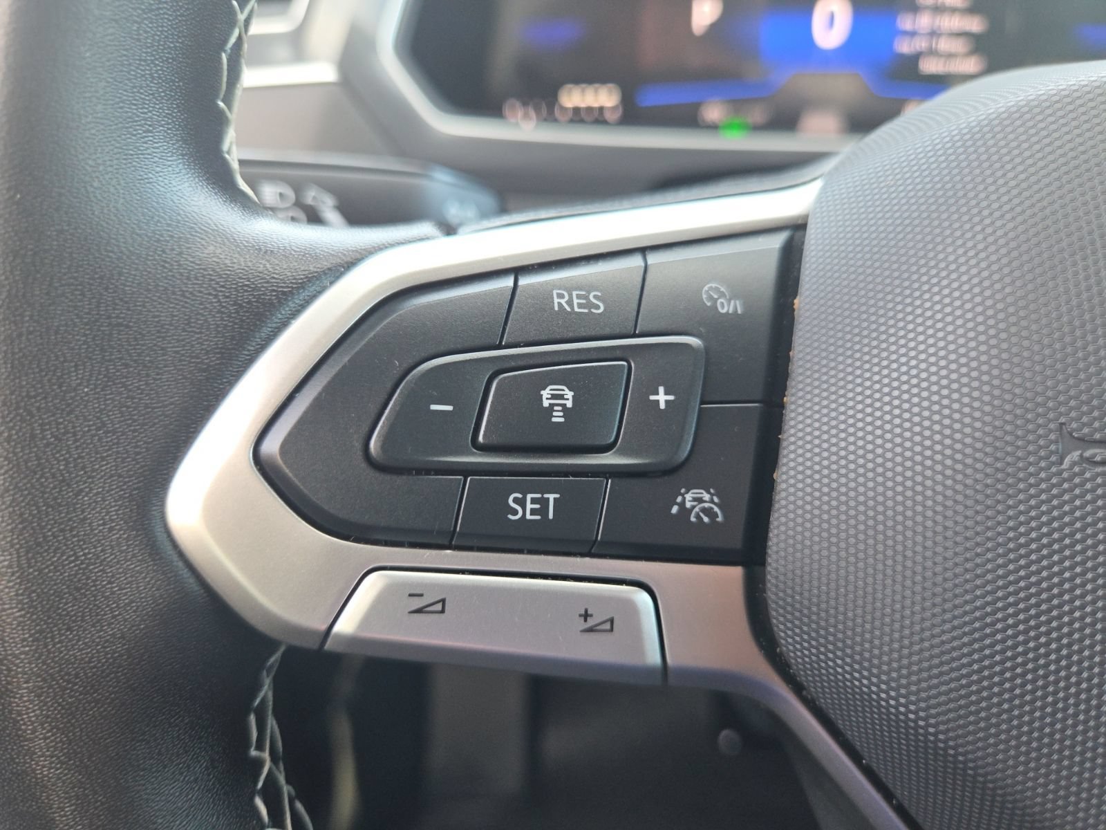 Certified 2024 Volkswagen Tiguan SE AWD/4WD image 25