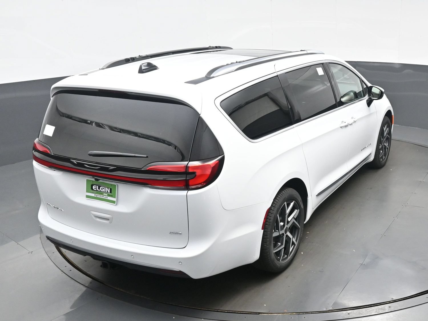 New 2027 Chrysler Pacifica Pinnacle w/ Theater Group AWD/4WD image 26