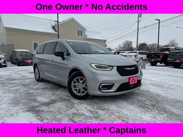 Used 2024 Chrysler Pacifica Touring-L image 1